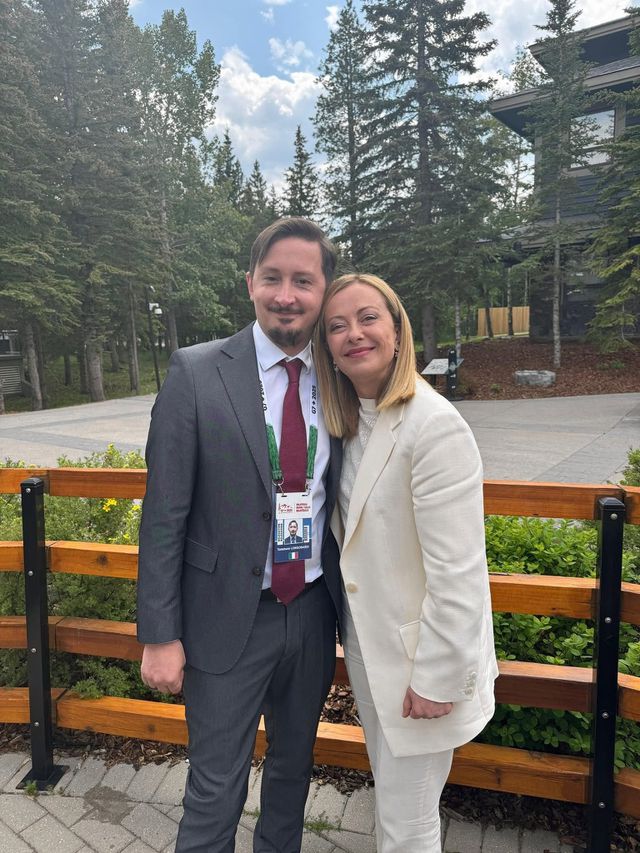 Tommaso Longobardi en Giorgia Meloni in juni op de G7-top in Alberta, Canada. 