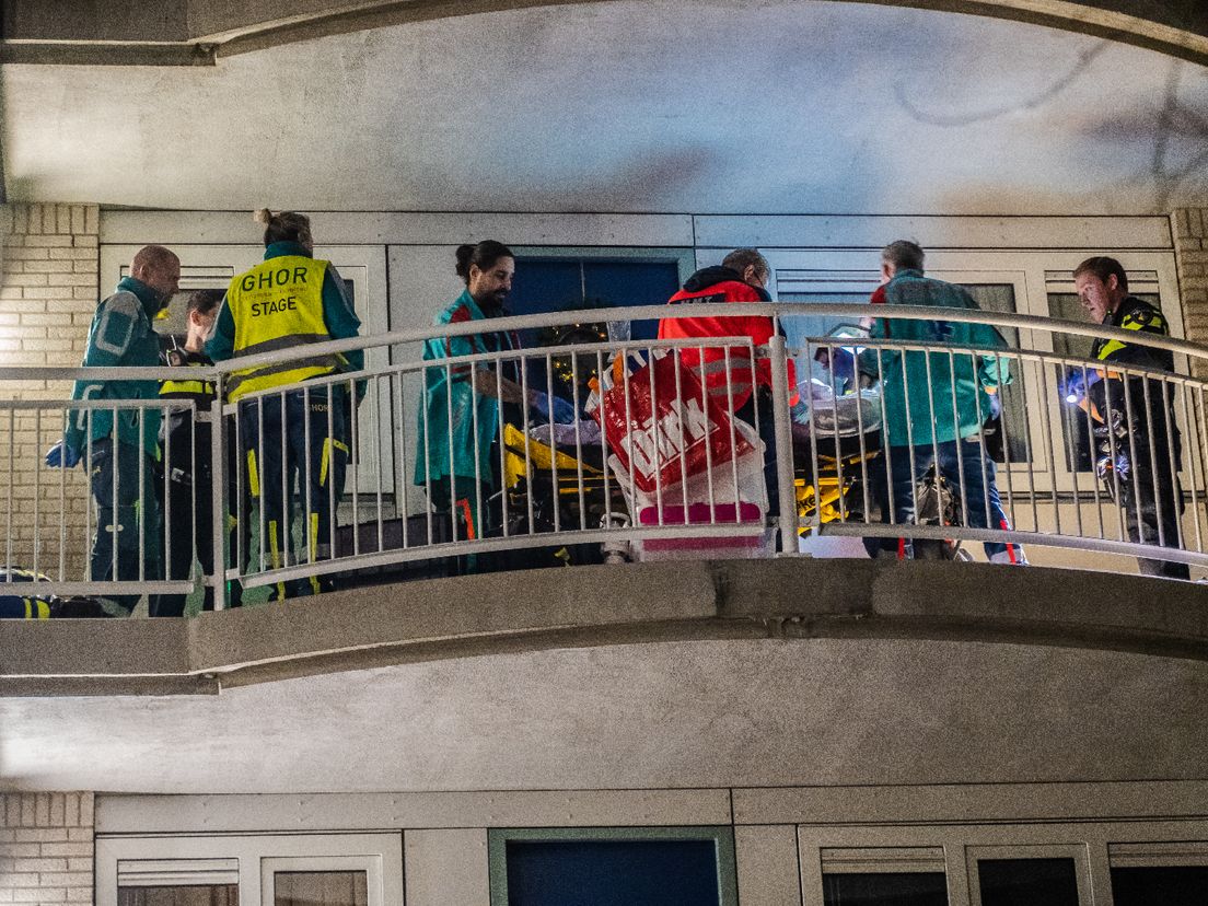 Het slachtoffer werd neergestoken bij zijn appartement op de tweede etage