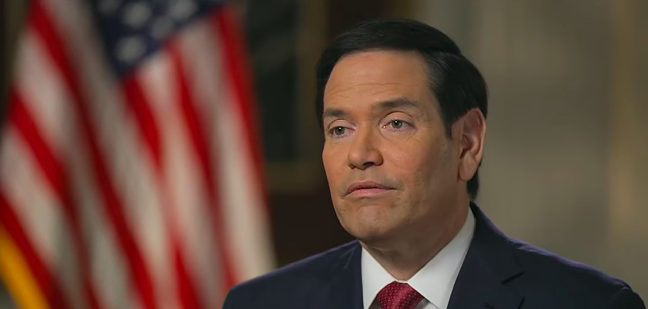 Trump dag 317: Trump post honderden berichten op één dag, waaronder complottheorie over Michelle Obama, dommelt weg tijdens kabinetsvergadering, noemt Somaliërs 'afval', Rubio niet naar NAVO-vergadering, National Guard in DC nu bewapend, oprichter Dell doneert 6 miljard via Trump-initiatief