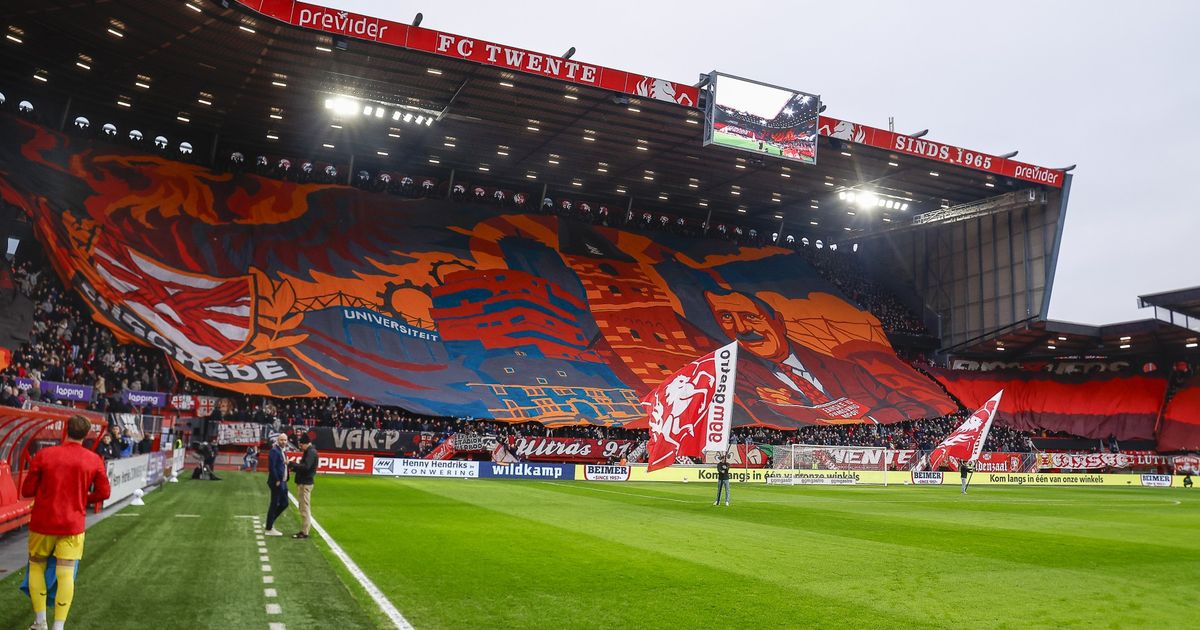 Vak-P eert Enschede met gigantisch spandoek: 'Grootste van Europa' - RTV Oost