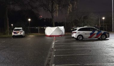 De omgeving rondom de parkeerplaats is inmiddels afgezet.