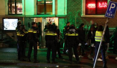 Grimmige sfeer in poppodium Paard, één arrestatie