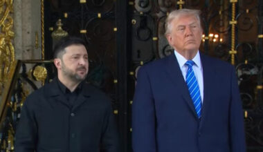 Trump dag 343: Trump zegt dat 'Rusland wil dat Oekraïne slaagt'; critici verbijsterd, Kennedy start onderzoek naar kinderziekenhuis wegens transgenderzorg, gevangenen Alligator Alcatraz mogelijk gedrogeerd, 3 op de 4 Amerikanen bezuinigt om boodschappen te kunnen betalen