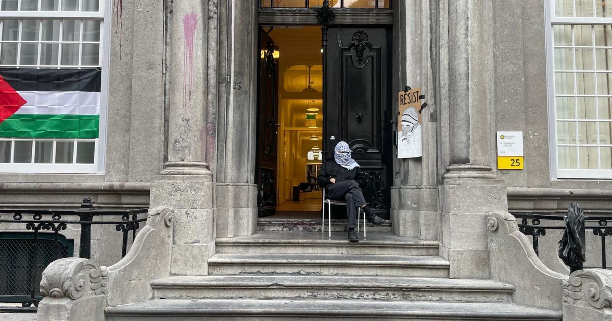 Opnieuw universiteitsgebouw bezet, 20 demonstranten binnen - RTV Utrecht