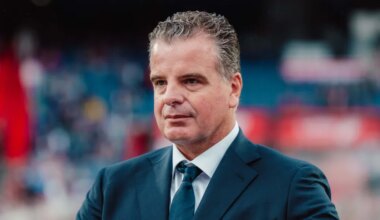 'Van Persie blijft bij Feyenoord door vakantie Te Kloese'