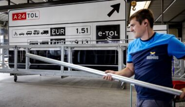 De verkeersborden over e-tol, die inmiddels boven de Blankenburgtunnel hangen