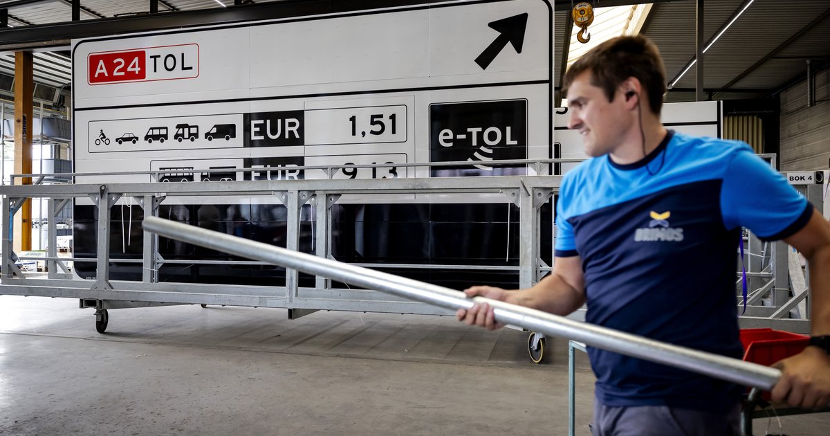 De verkeersborden over e-tol, die inmiddels boven de Blankenburgtunnel hangen