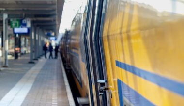 Geen treinen van, via en naar Alkmaar door aanrijding