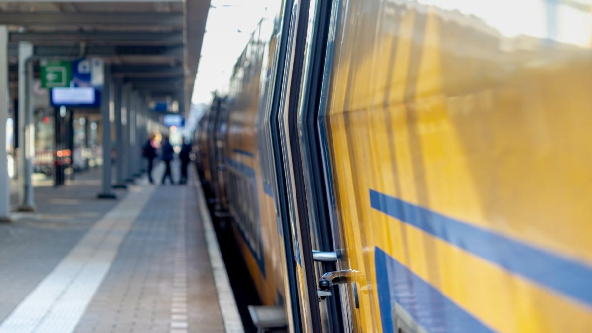 Geen treinen van, via en naar Alkmaar door aanrijding