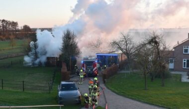 Brand uitgebroken in loods, 'blijf weg van de locatie' - Omroep Gelderland