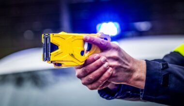 112-nieuws | Politie zet taser in bij vechtpartij voor zalencentrum - Omroep West