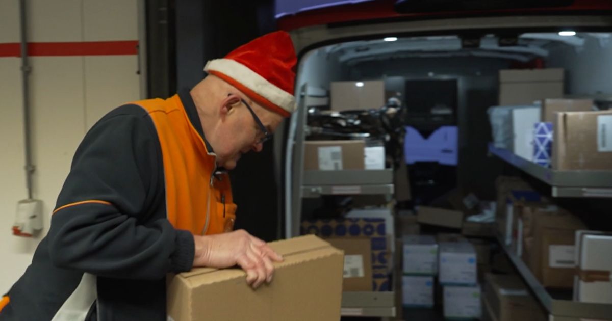 Dankzij honderden bezorgers komt jouw pakketje op tijd voor kerst: 'Ik voel me de kerstman'