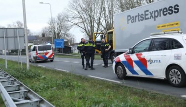 Overval op vrachtwagen bij A1 Muiden, inzittenden bedreigd met vuurwapen