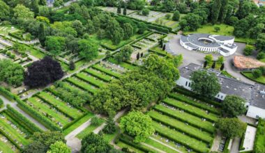 Afschuw in Dordtse raad over geheime experimenten op begraafplaats - Rijnmond