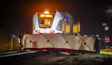 Dode bij botsing tussen auto en trein in de Achterhoek