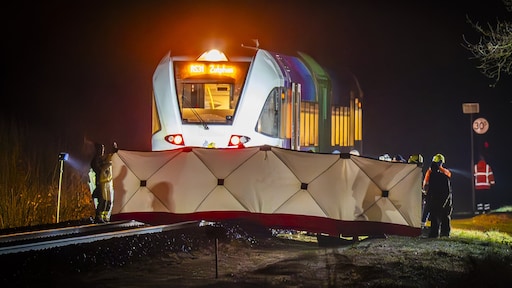 Dode bij botsing tussen auto en trein in de Achterhoek
