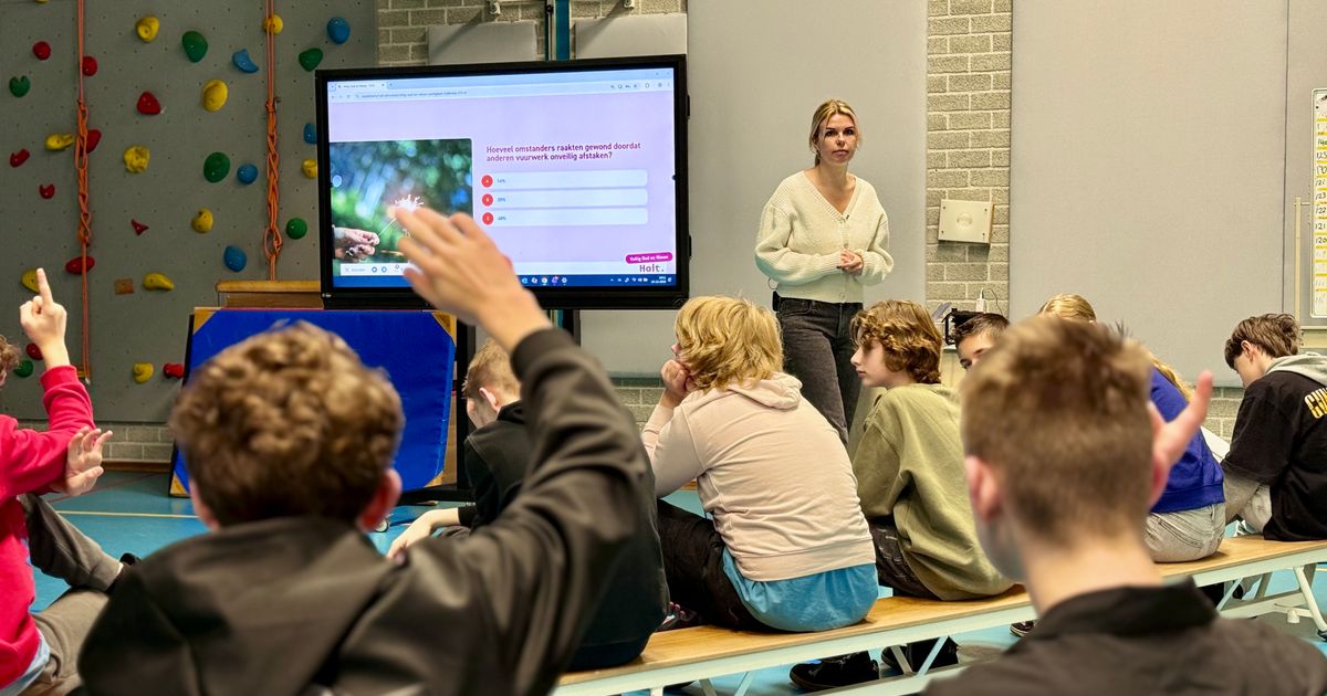 Leerlingen leren over vuurwerk: 'Ik moet opletten dat er geen politie om de hoek staat'