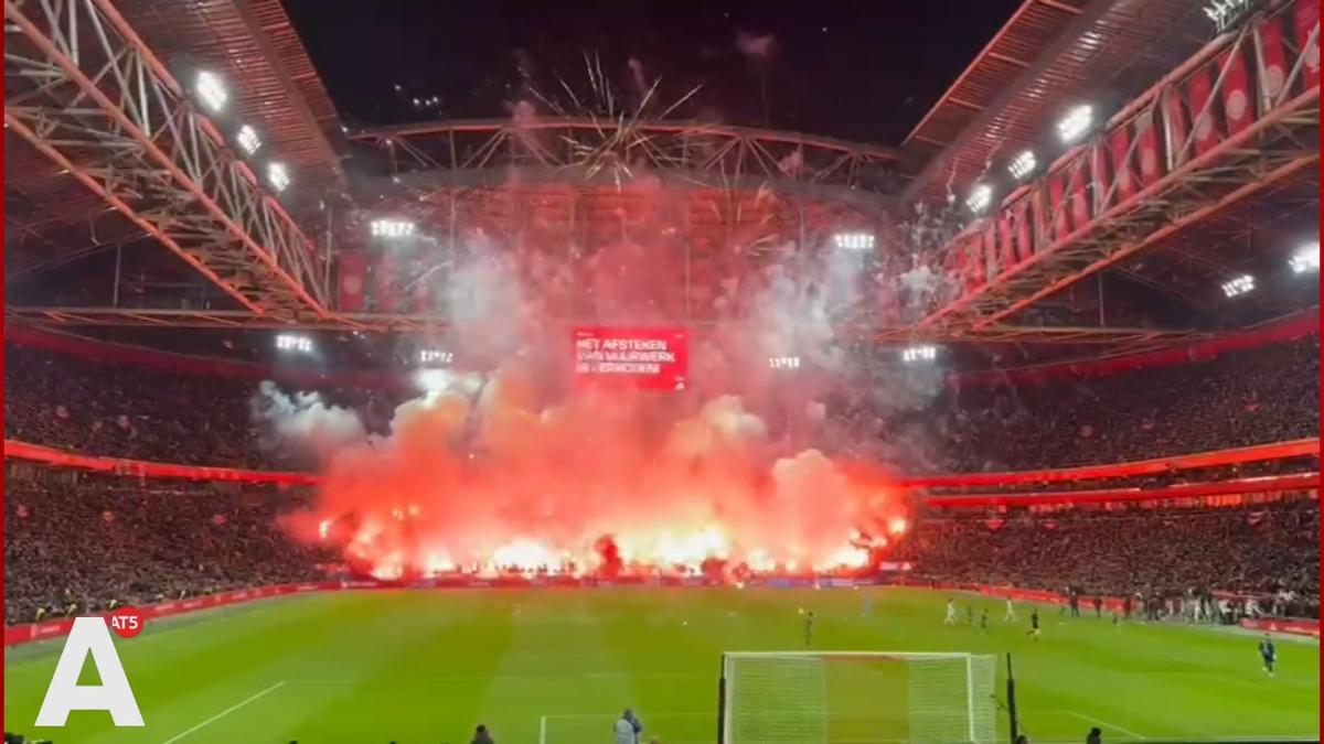 F-side blijft leeg tijdens Ajax-Feyenoord na afsteken vuurwerk