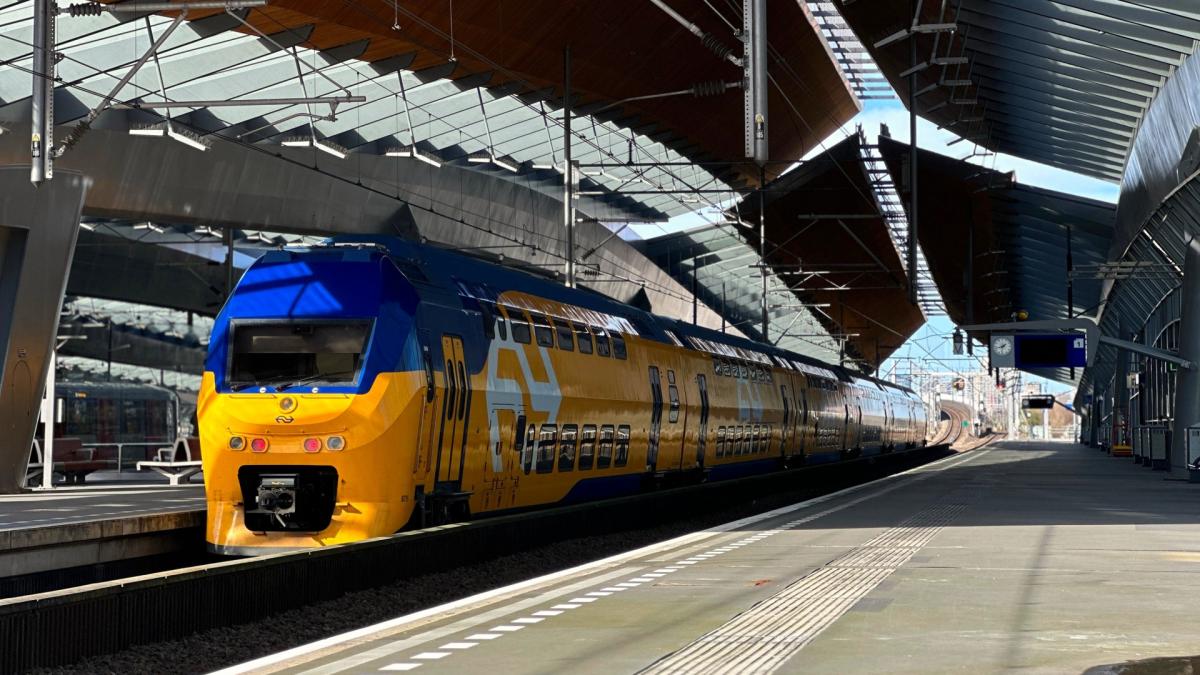Minder treinen tussen Amsterdam en Utrecht door mogelijk verzakt spoor