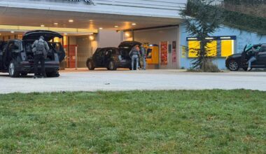 Politie legt trein in Zuidoost stil na melding over iemand met vuurwapen