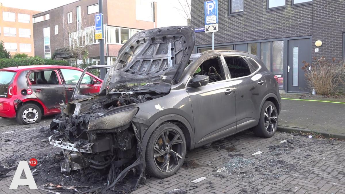Autobranden in IJburg: "Een vuurzee zo hoog dat het boven de gebouwen uitkwam"