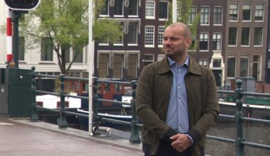 Sneijder opnieuw in gesprek met Ajax over terugkeer, wacht op komst technisch directeur