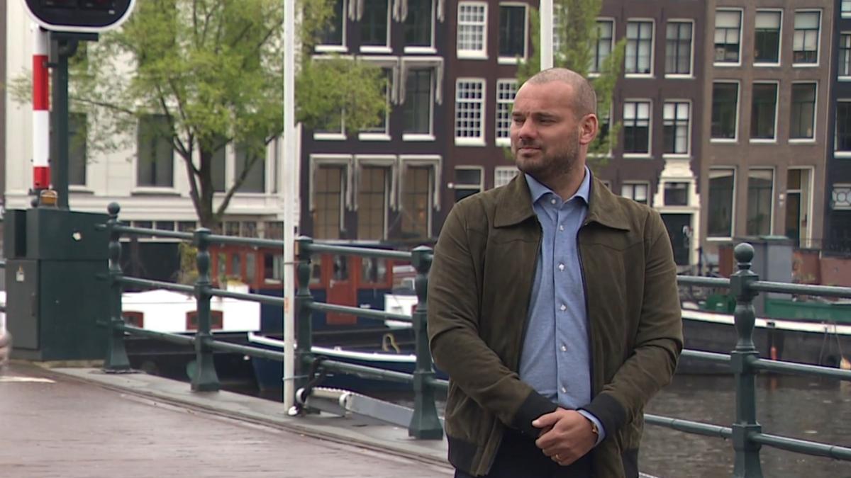Sneijder opnieuw in gesprek met Ajax over terugkeer, wacht op komst technisch directeur