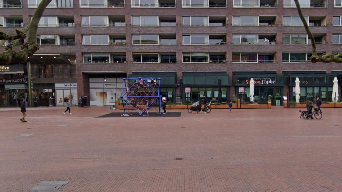 Dief trekt muts van hoofd van 1-jarig jongetje in kinderwagen in Amstelveen
