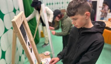 Jongeren proberen met kunst positiviteit in Hoornse wijk Kersenboogerd te brengen