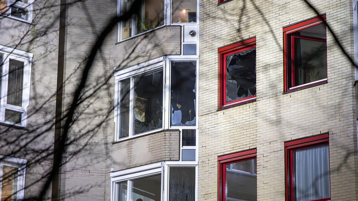 Grote brand in seniorencentrum in Bussum, twee personen met spoed naar ziekenhuis