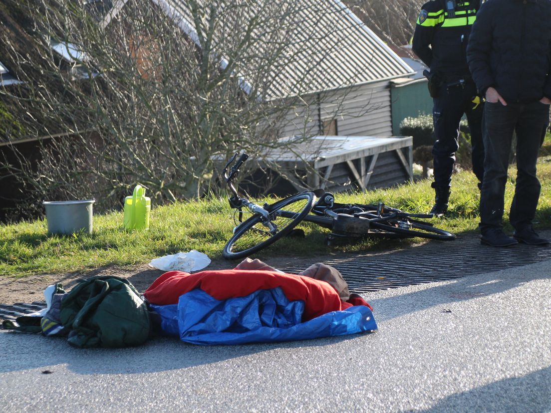 Fietser gewond bij aanrijding met auto op Lekdijk in Langerak
