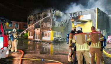 Zeer grote brand bij metaalverwerkingsbedrijf in Bunnik: 'Houd ramen en deuren gesloten' - RTV Utrecht