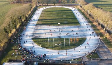 Volop schaatsbeleving in Noordlaren: 'Als je schaatst dan wil je ook een kop snert'