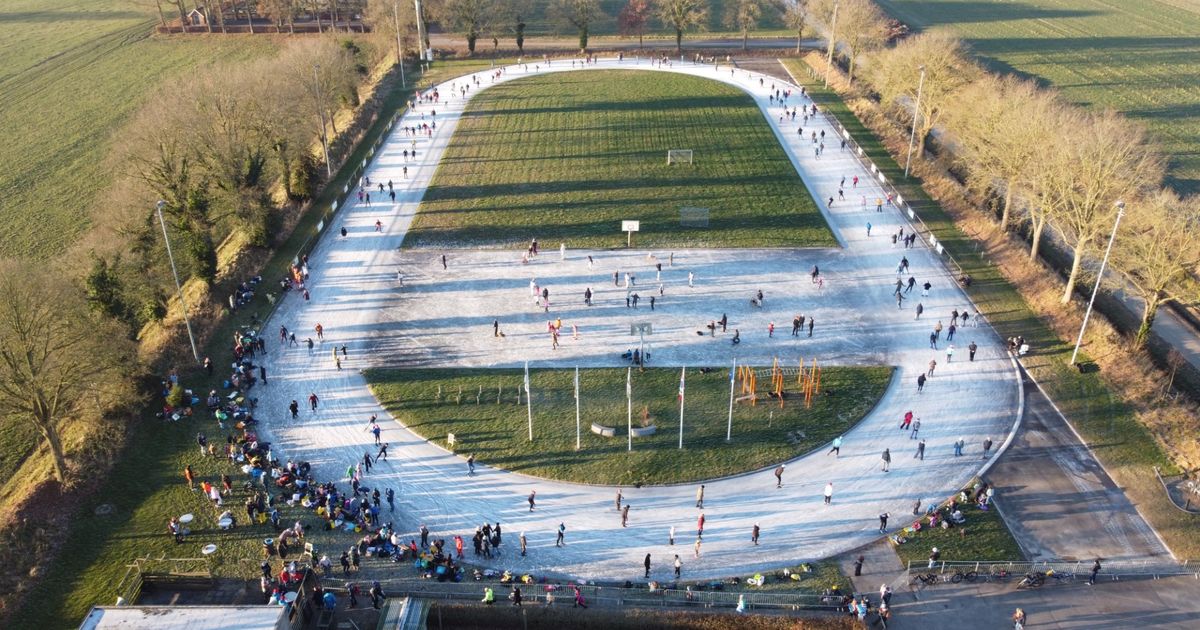 Volop schaatsbeleving in Noordlaren: 'Als je schaatst dan wil je ook een kop snert'