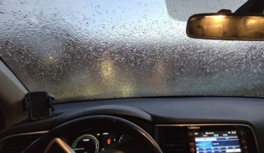 Wie op pad gaat, moet uitkijken voor gladde wegen en dichte mist - Rijnmond