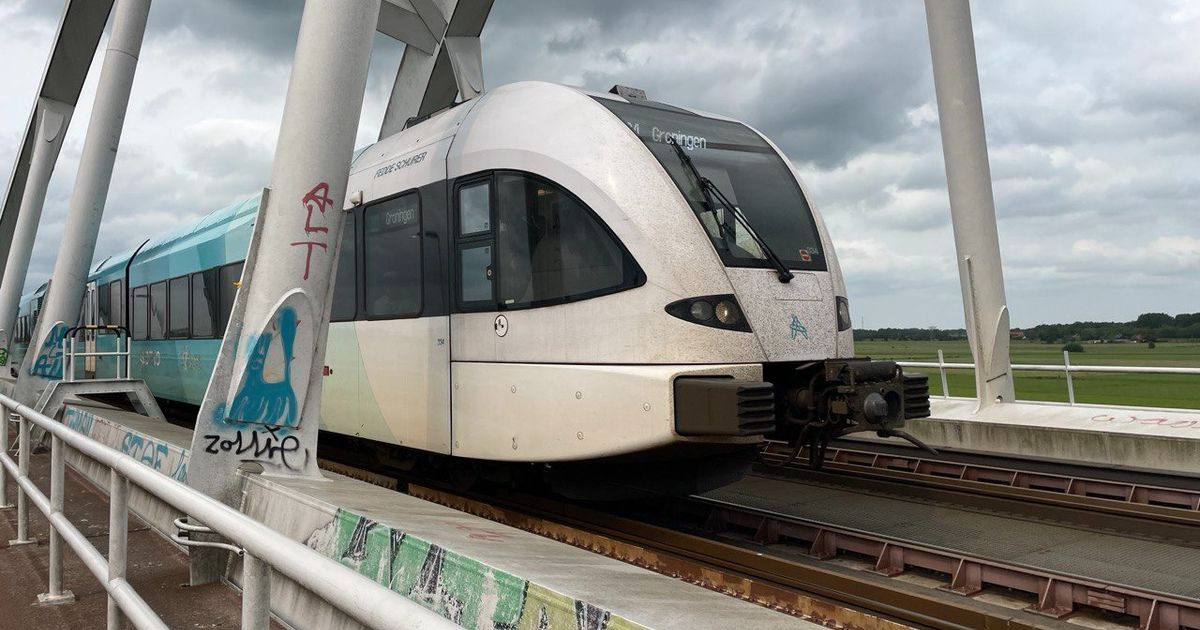 112-nieuws woensdag 17 december: Trein botst op fiets in Hoogezand: minder treinen tussen Stad en Bad Nieuweschans