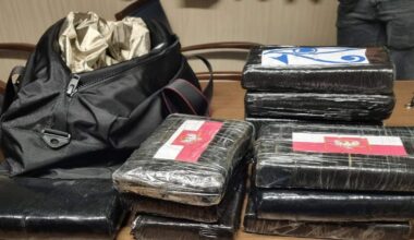 Rotterdammers houden kaken op elkaar na heterdaadje met 1600 kilo cocaïne - Rijnmond