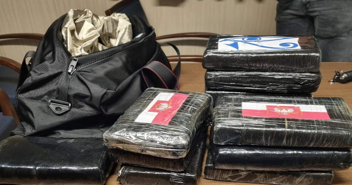 Rotterdammers houden kaken op elkaar na heterdaadje met 1600 kilo cocaïne - Rijnmond