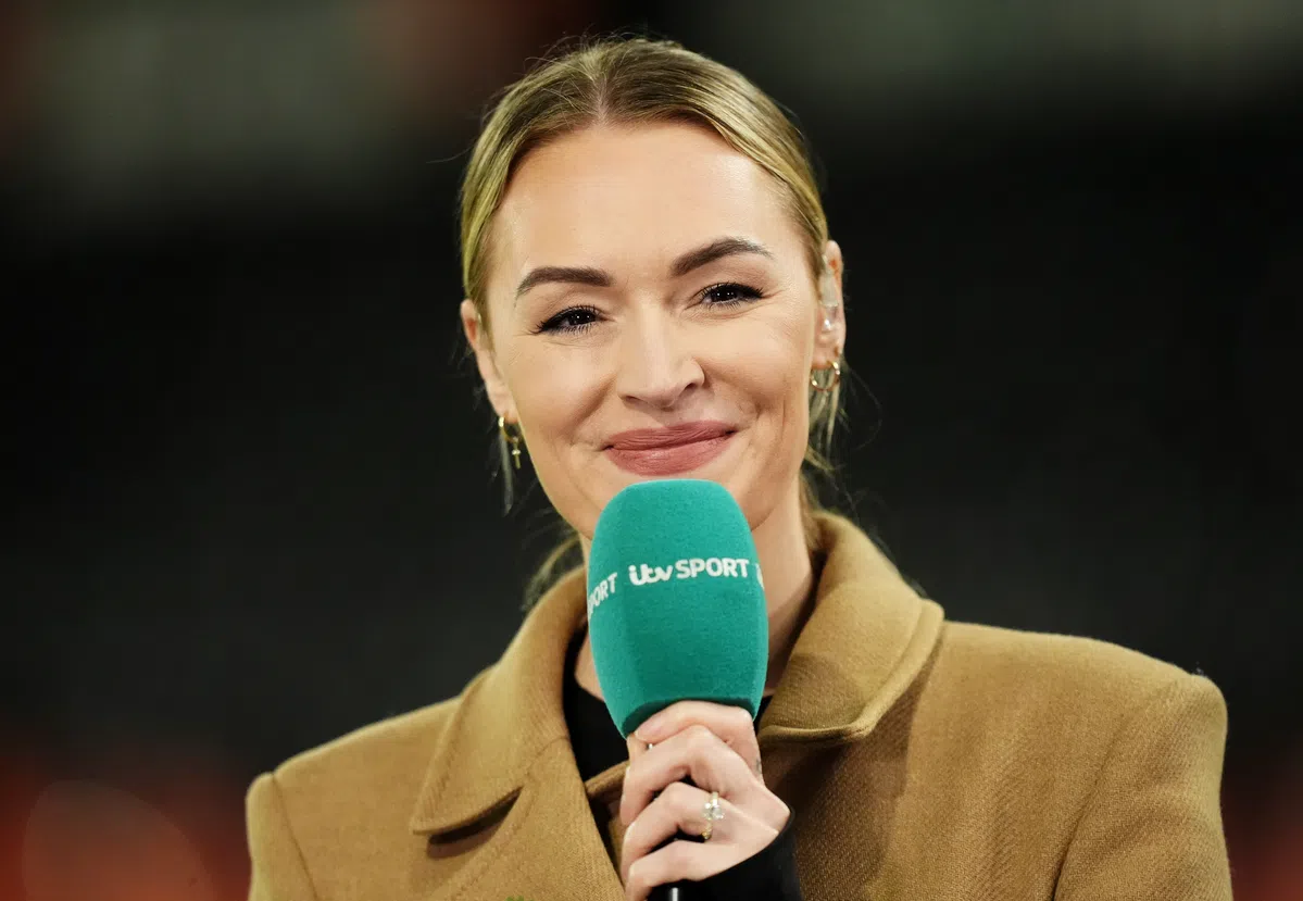 Engelse presentatrice wordt onwel op live tv, oplettende Wright vangt haar op