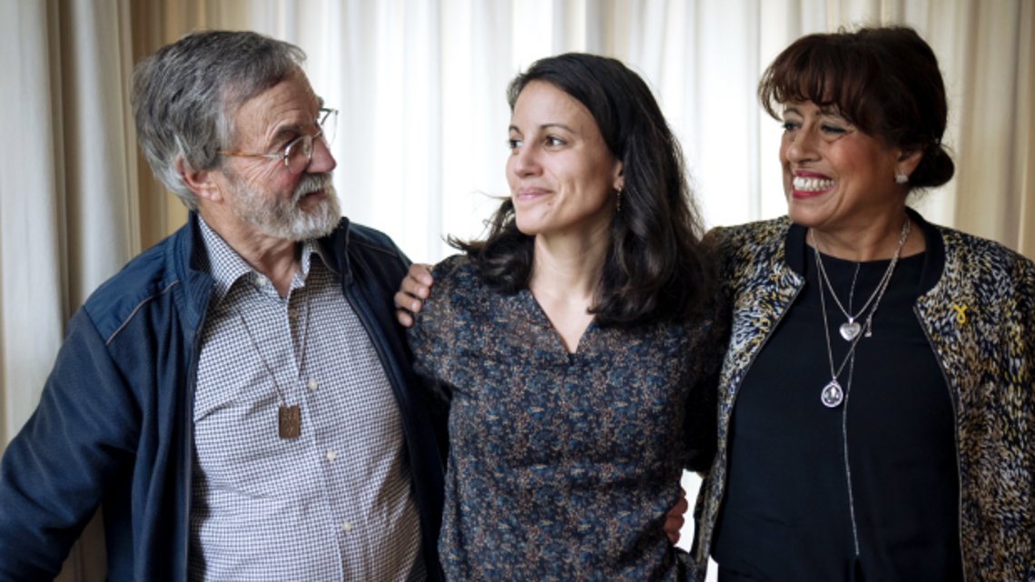 Roos demonstreert voor Palestijnen, haar ouders steunen Israël. ‘Ik wil geen wijn uit Judea of Samaria’