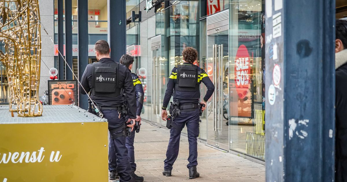 Aangehouden man in Emmen had alarmpistool bij zich: 'Niet van echt te onderscheiden'
