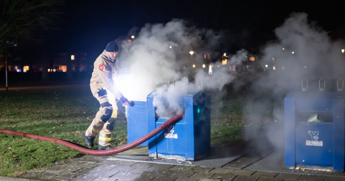 112-nieuws: Ongeval in stadswijk Lewenborg • Auto op de kant na botsing in Stad - RTV Noord
