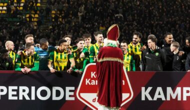 ADO ontvangt periodetitel uit handen van de Sint