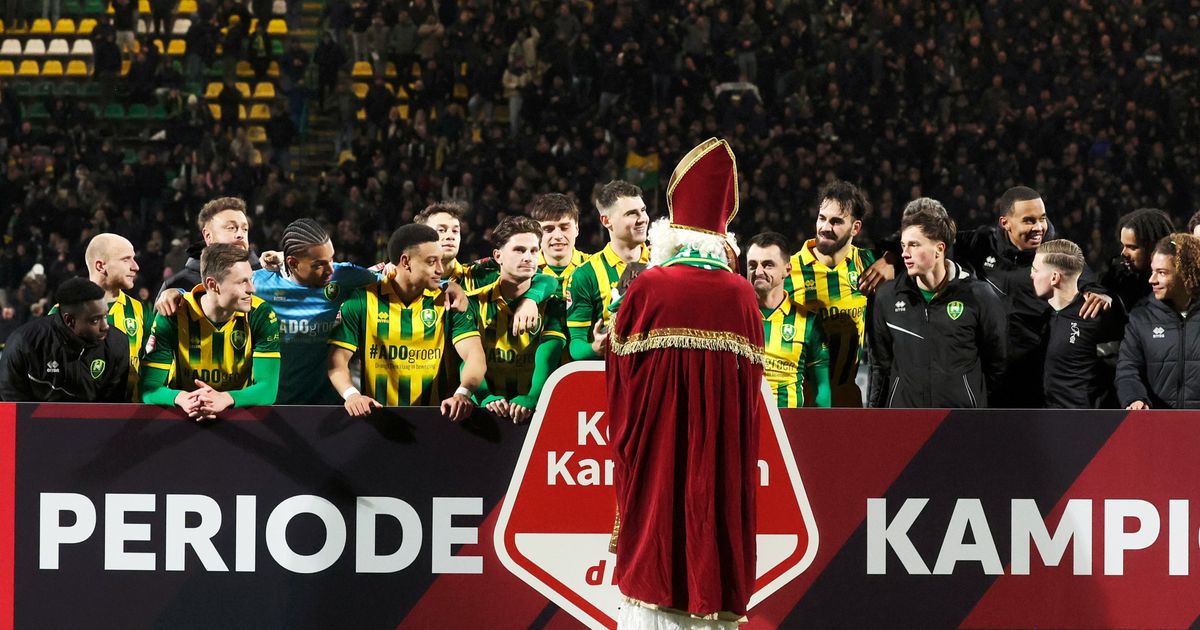 ADO ontvangt periodetitel uit handen van de Sint