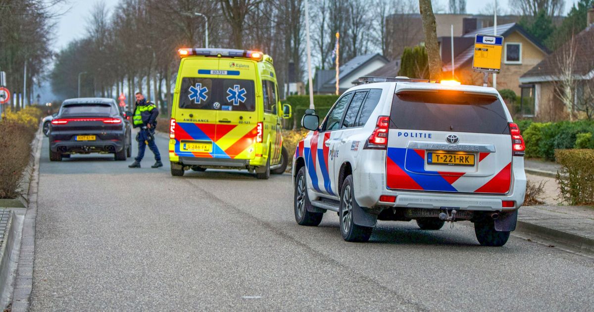 Politie zoekt verdachte van aanranding in Scharsterbrug | Fietsster Wolvega gewond na aanrijding met auto