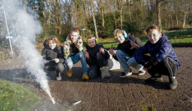 Carbid, vuurwerk en oliebollen: zo viert Drenthe de laatste dag van 2025 - RTV Drenthe