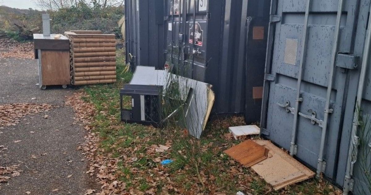 Verhuurbedrijf helpt bij opsporen verdachte afvaldumping