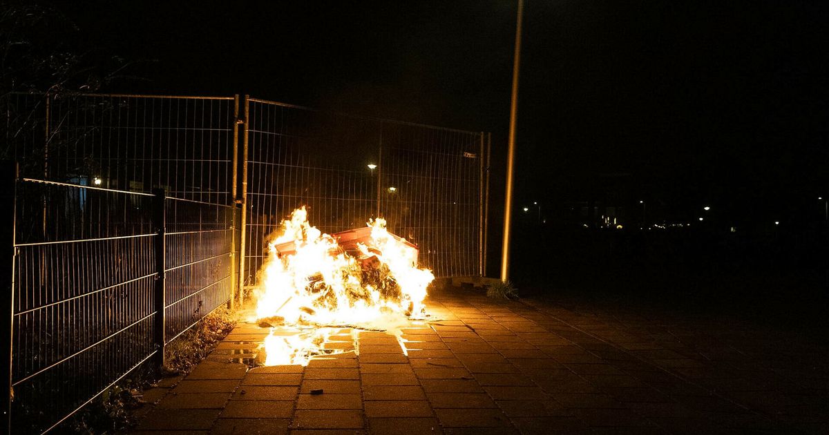 Brandjes en onrust in Kloosterveen: 'We hebben wel tientallen namen opgeschreven'