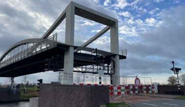Dorkwerderbrug langer dicht, dorpsvereniging start petitie voor tijdelijk pontje