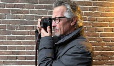 Fotograaf Sake Elzinga nu zelf het onderwerp in portret: 'Confronterend om mezelf op film te zien'